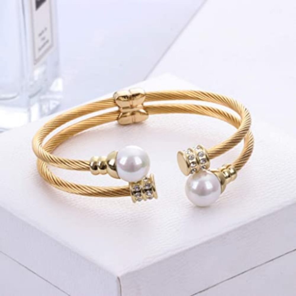Delicate Shell Pearl Open Bracelet - Picture 2 of 4